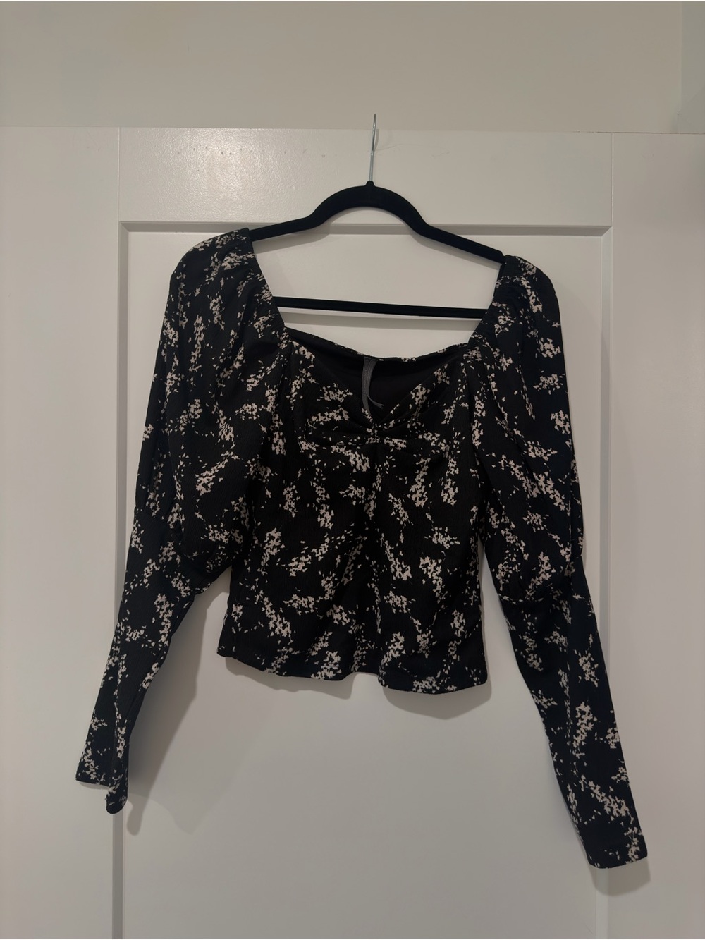 Black Floral Sweetheart Next Puff Long-Sleeve Top
